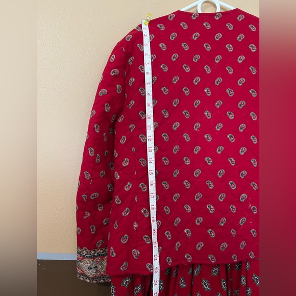 Vera Bradley jumper and jacket set. Red paisley quilted jacket with border trim. - Picture 10 of 15